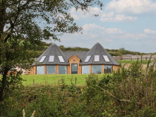Cribyn House | Tŷ Crwn