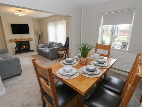 Margam House | Tŷ&nbspDrws Nesaf