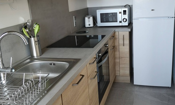 Liberation Apartment | T1 Nice Center 30m² Wifi Bright calm 2 steps from the streetcar stop