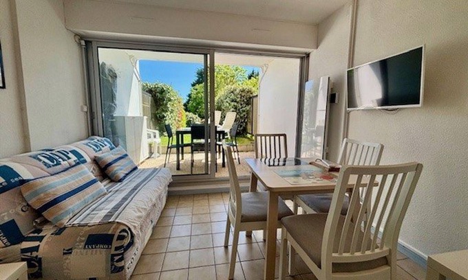 Quiberon Apartment | T2 Apartment in Quiberon with Pool, Garden, Pet-Friendly
