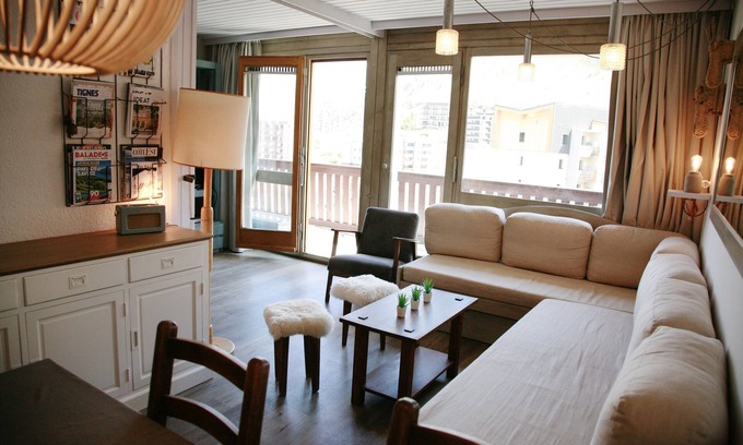 Les Almes Apartment | T2 bis renovated and bright, WIFI (fiber) 4-5 pers, 63m2 large balcony, le Lac