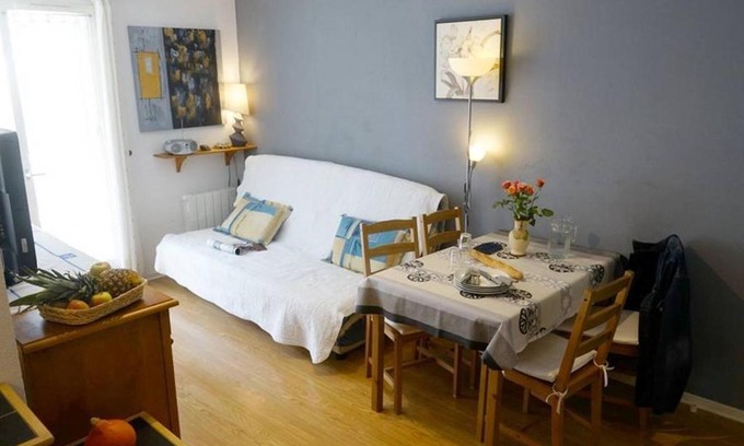 Bagneres-de-Luchon Apartment | T2 Calme - Balcon - Parking - Animaux admis - FR-1-313-187