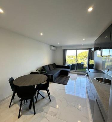 Toulon - Hyeres Apartment | T2 Duplex climatisé et rénové avec terrasses - Hyères Port