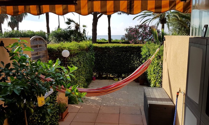 La Bocca Apartment | T2 on the seafront with private garden