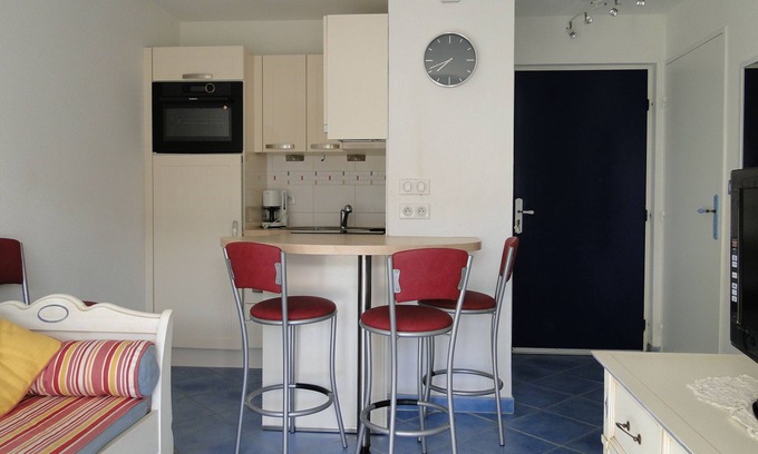 Lacanau-Ocean Apartment | T2 residence with swimming pool, terrace, private parking space in the basement.
