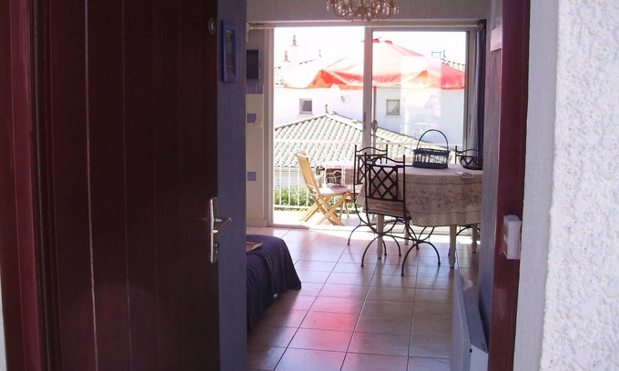 Vaux-sur-Mer Apartment | T2 Royan- St Palais. 100m from the sea (separate bedroom). 400m from Pontaillac.