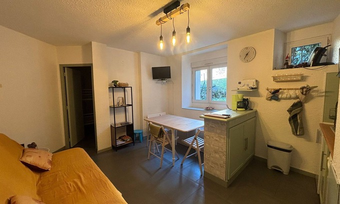 Ax-les-Thermes Apartment | T3 comfort à Ax: randos, skiing and relaxation