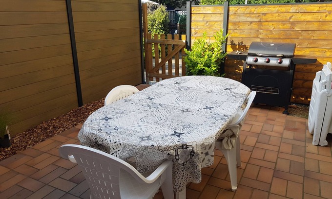 Lacanau-Ocean House | T3 lacanau océan with small garden, facing a green space. Peace and quiet