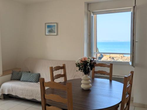 Planguenoual Apartment | T3 vue mer - face à la plage et au sentier des douaniers