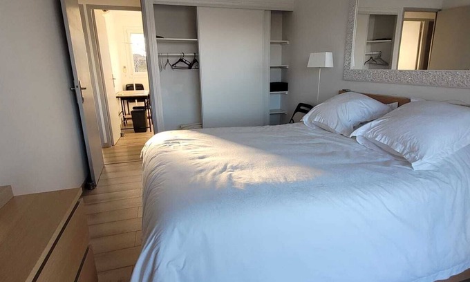 Istres Apartment | T3 with nice view. Calm. Ideal for lovers