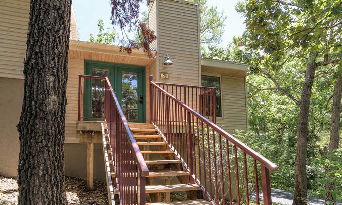Kimberling City Condo | Table Rock Escape - Near SDC! Lake Close By!