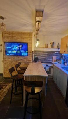 Gabalfa Apartment | Taff Cottage - Cosy home away home
