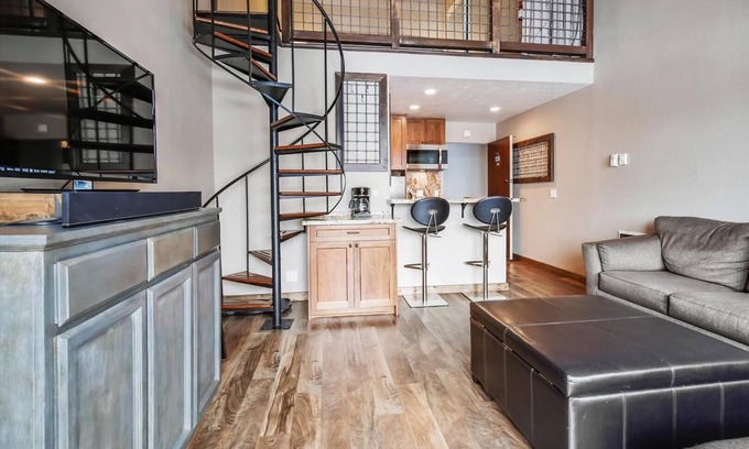 Truckee Condo | Tahoe Donner Snowpeak Loft #401