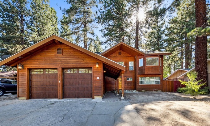 Tahoe Island House | Tahoe Keys Cozy Mountain Retreat 3BR, 3BA
