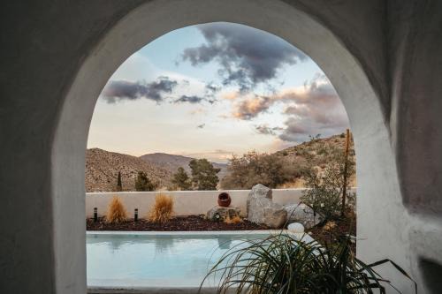 Yucca Valley House | Taj Sahara By The Cohost Company