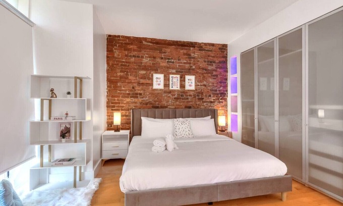 Plateau Mont Royal Apartment | Take a break in a modern loft on the plateau