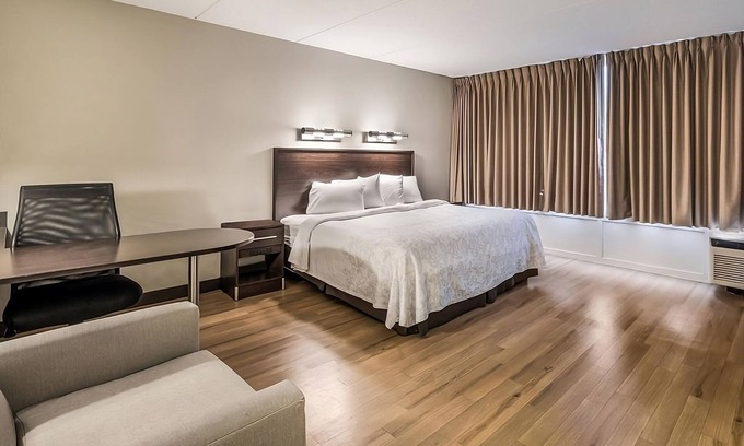 Woburn Hotel | Take An Amazing Vacation! 2 Great Units, FREE Parking, Near Medford Square!