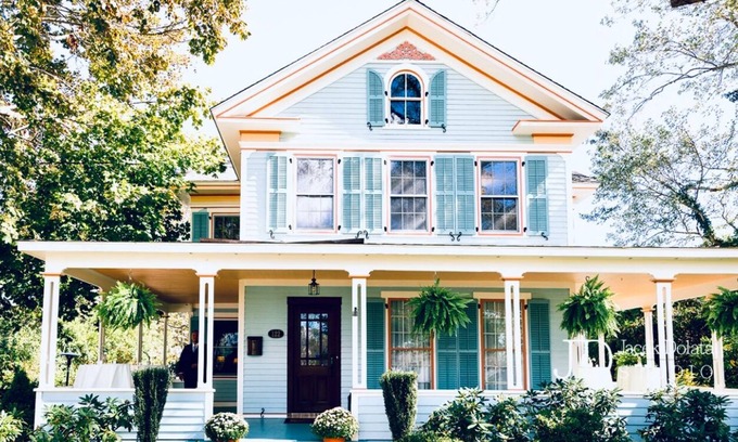 Clinton House | Take it easy at this unique and tranquil getaway where history meets luxury.