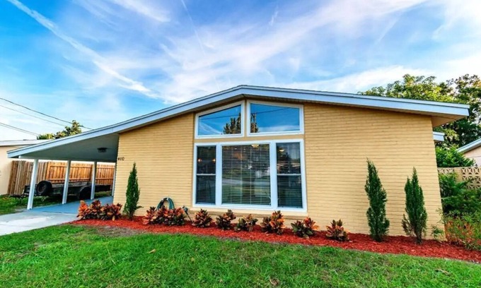 Tampa House | Tampa MidTown Home w/Free Parking