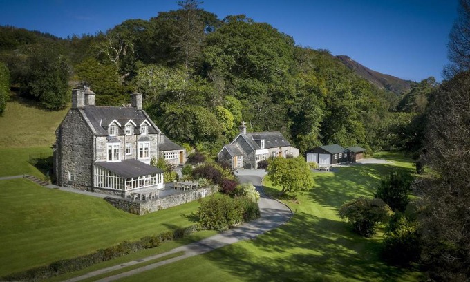 Llanelltyd House | Tan Llan