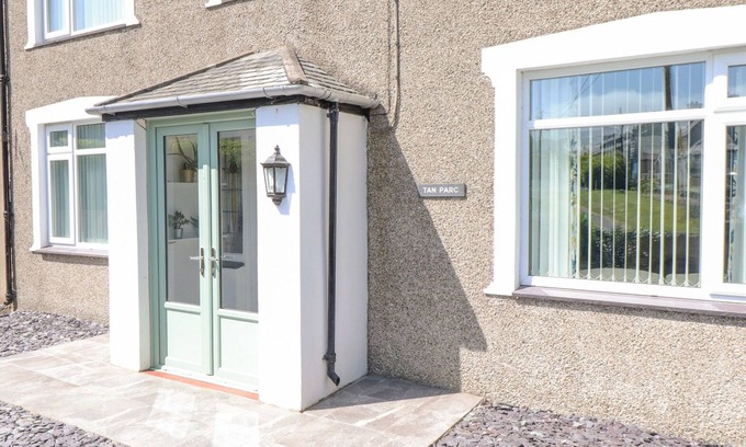 Edern House | TAN PARC, pet friendly, country holiday cottage in Morfa Nefyn