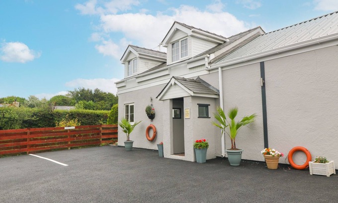Brynteg Cottage | TAN Y BARN COTTAGE, family friendly, with hot tub in Brynteg