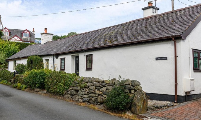 Rowen House | Tan y Celyn