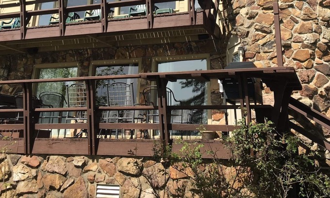 Drasco House | Tannenbaum Cabin on Greer Ferry Lake