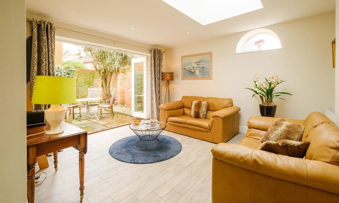 Martlesham Heath Cottage | Tanyard House - sleeps 6 guests in 3 bedrooms