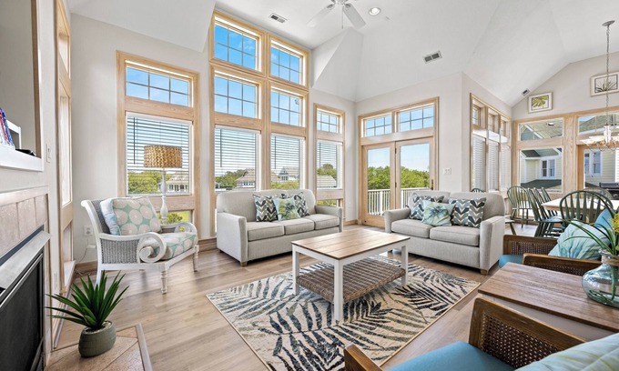Buck Island House | Taproom's Landing: Hot Tub, Community Pool nearby, Close to Beach
