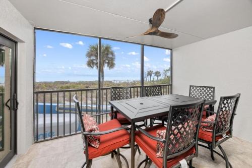Sanibel Apartment | Tarpon Beach 302 condo
