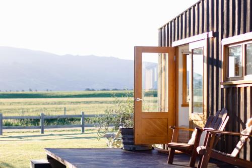 Tarras House | Tarras Tiny Haven - Wake up to Breathtaking Mountains