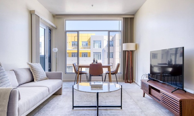 Evergreen Park Apartment | Tasteful Palo Alto 2BR w/W/D, Pool & Spa, near 280 & 101, by Blueground