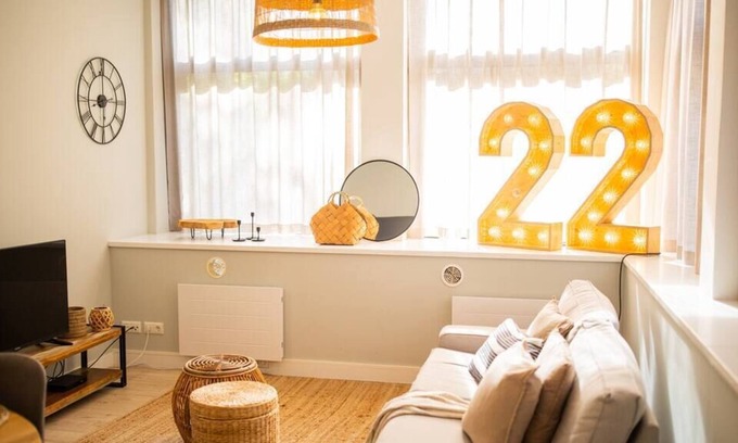 Rotterdam Apartment | Tastefully 2 Bed Serviced Apartment 76m2 -KB22-