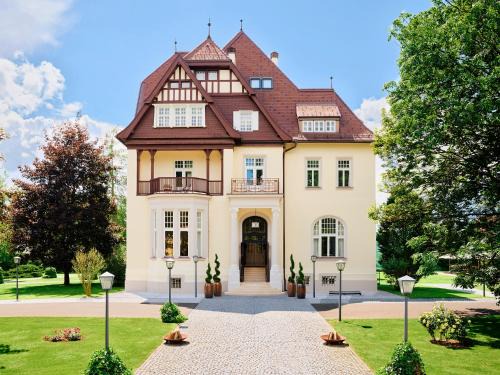 Zeltweg Hotel | TAUROA Steirerschlössl