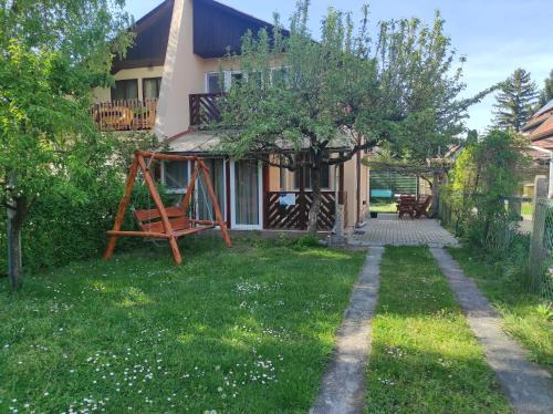 Balatonfenyves House | Tavasz apartman