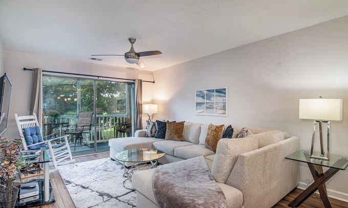 Pawleys Island Condo | *TB 11G* 2 Bedroom second floor True Blue Condo Access to Pool/Hot Tub