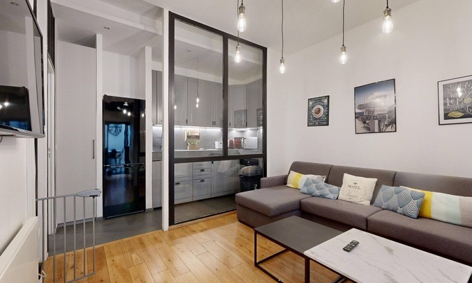 Quartier de Rochechouart Apartment | TBS 6 - Beautiful apartment near Opéra Garnier