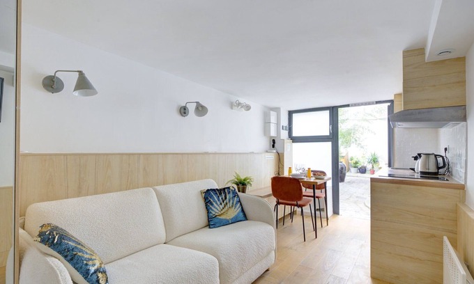2nd Arrondissement Apartment | TBS 72 - Bright studio near the Marais district