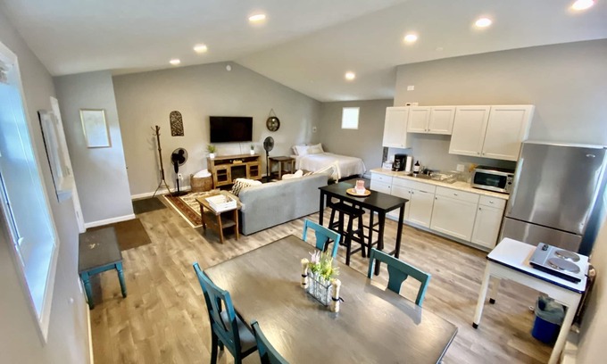 Traverse City Apartment | TC TWO OAKS Studio/Downtown/Clean & Spacious