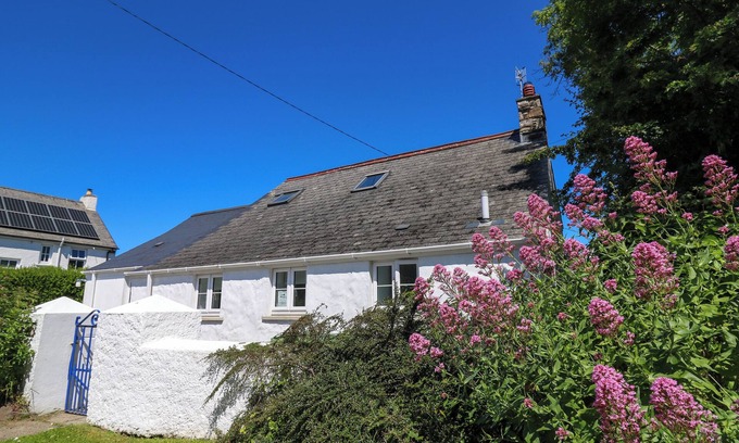 Dinas Cross House | TEGFAN, pet friendly, country holiday cottage in Dinas Cross