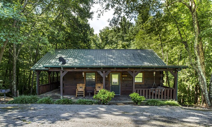Tellico Plains Cabin | Tellico cabins, Deer Cabin With Hot Tub