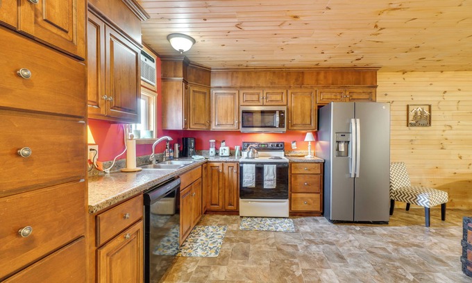 Tellico Plains Apartment | Tellico Plains Studio w/ Fire Pit, Deck & Views!