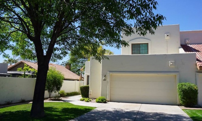 Tempe House | Tempe Townhouse with pool and tennis courts