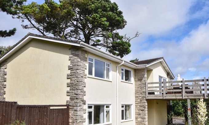 Charmouth House | TEMPLEWOOD, family friendly, country holiday cottage in Charmouth