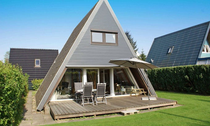 Damp House | Tent roof house with W-LAN - parking lot directly in front of the house - - very close to the beach