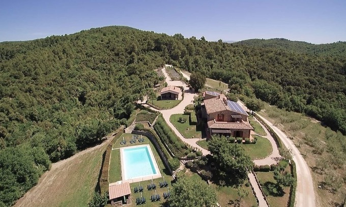Gualdo Cattaneo Apartment | Tenuta di Forte Sorgnano | Farmhouse with private pool