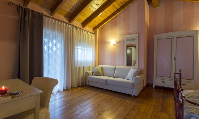 Invorio Hotel | Tenuta Montezeglio