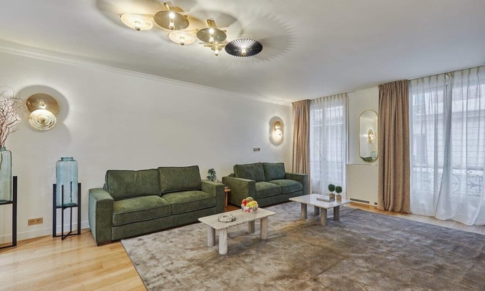 Porte-Dauphine Apartment | Terrace apartment Trocadero/Eiffel Tower