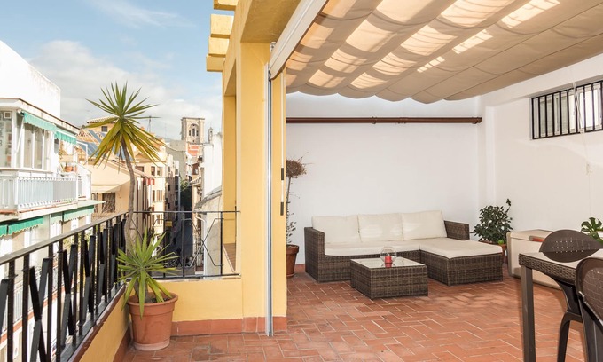 Granada City Center Apartment | TERRACE IN THE CENTER OF GRANADA WITH PARKING AND WIFI